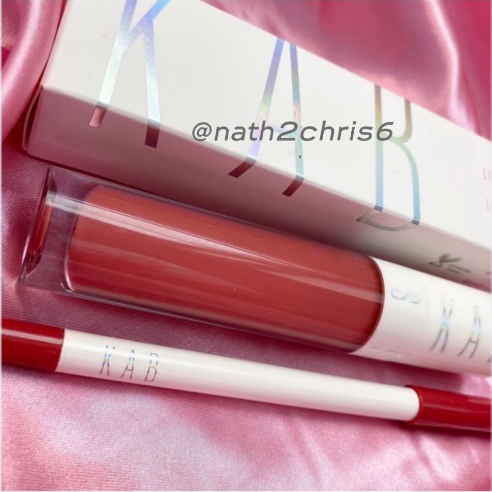 KAB Charming lip duo set new
